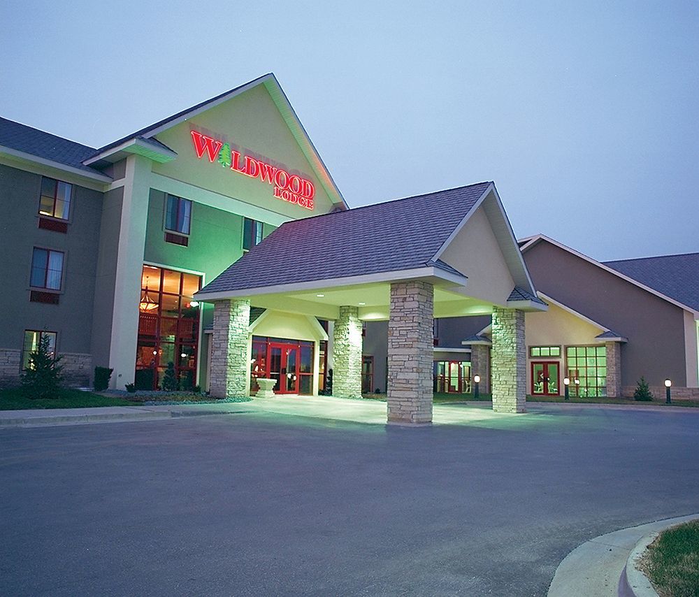 Wildwood Lodge & Suites Clive Exterior photo